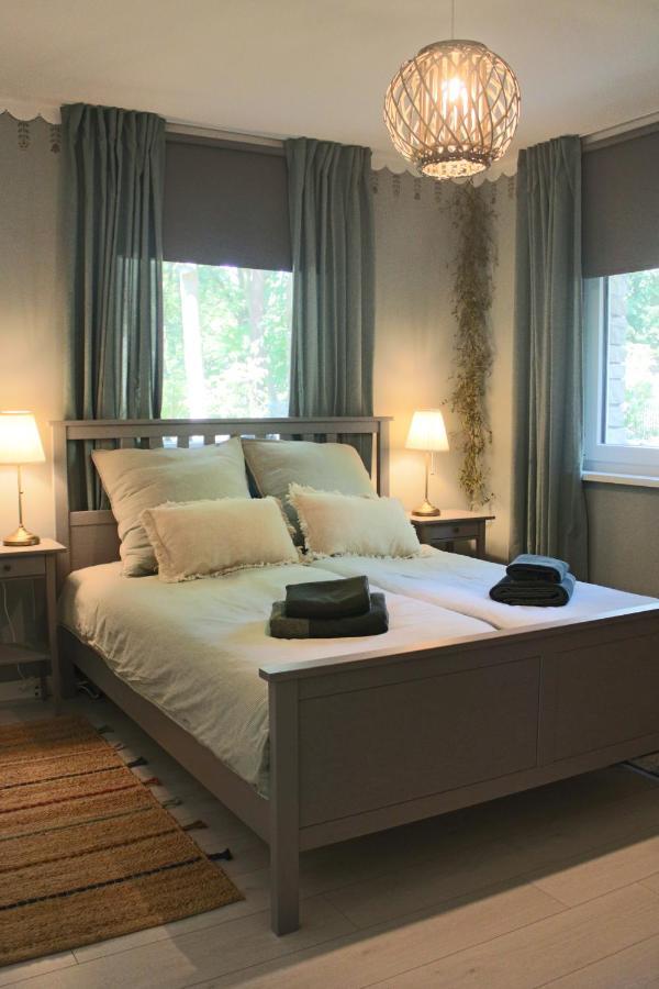 Moderne Im Skandinavischen Stil Am Waldrand