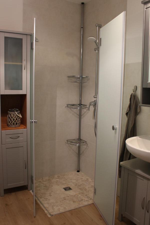 Moderne Im Skandinavischen Stil Am Waldrand Appartamento